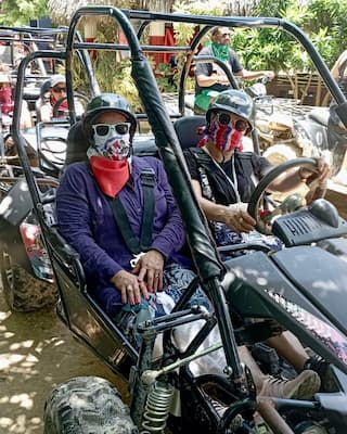 couple-tour-buggies